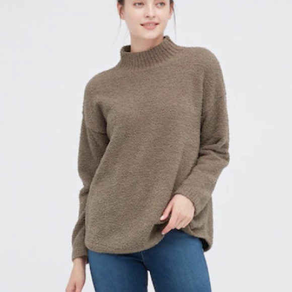 Uniqulo GREEN matching fuzzy set - Picture 2 of 3